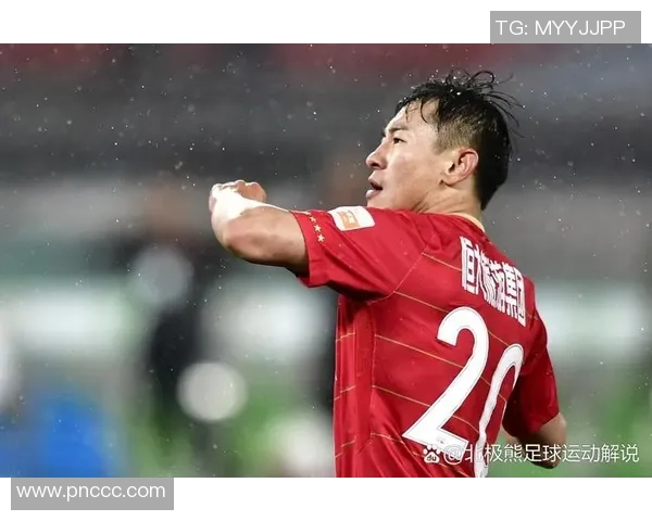 从草根到球星 足球运动员的拼搏梦想与世界荣耀之路漫长征途故事 从草根到球星 足球运动员的拼搏梦想与世界荣耀之路漫长征途故事